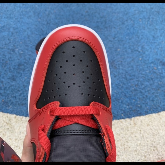 Jordan 1’s - Picture 3 of 4